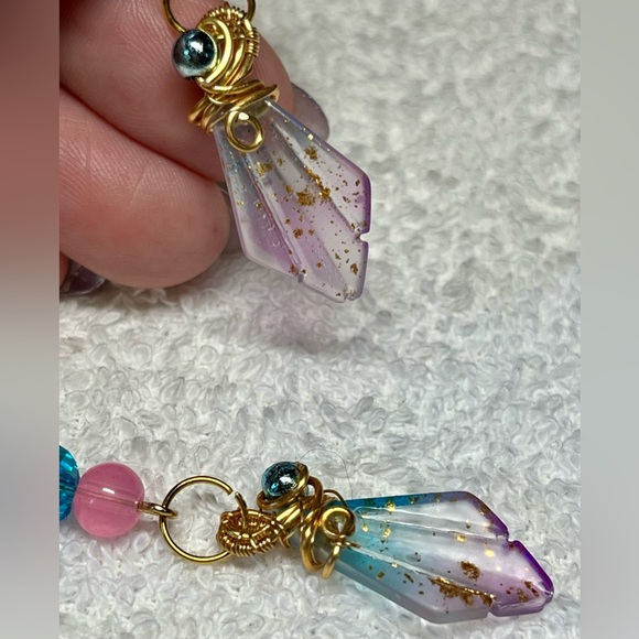 🌸Pink/blue with glitter- sea shells/carved stones copper earrings-artisan NEW - Picture 2 of 9